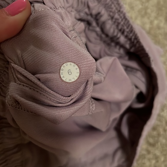 Lululemon size 6 - Picture 2 of 4